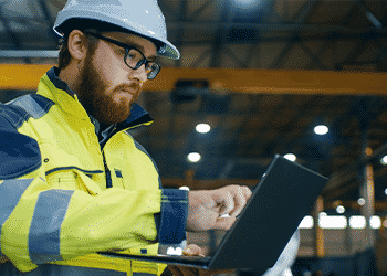 worker in warehouse using online data
